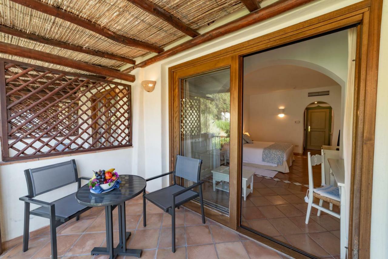 Club Hotel Baja Sardinia Exterior foto